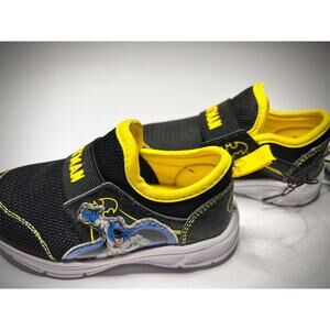 DC Batman Light-Up Toddler Shoes Size 8 black and yellow